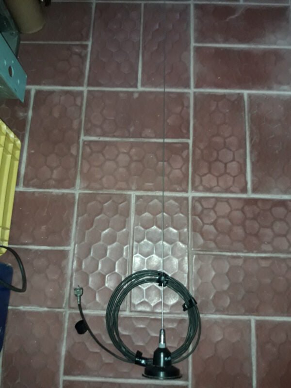 Antena mobil de VHF marca Hustler - Imagen 2