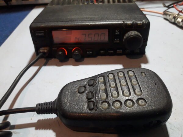 Yaesu FT-2500M VHF banda corrida 136 a 174 MHz, 50 Watts