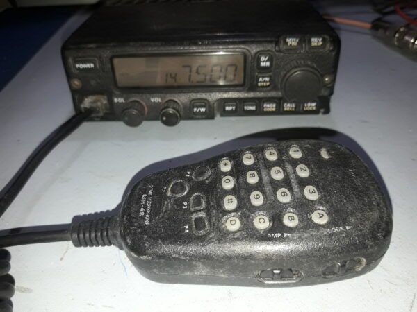 Yaesu FT-2500M VHF banda corrida 136 a 174 MHz, 50 Watts - Imagen 2